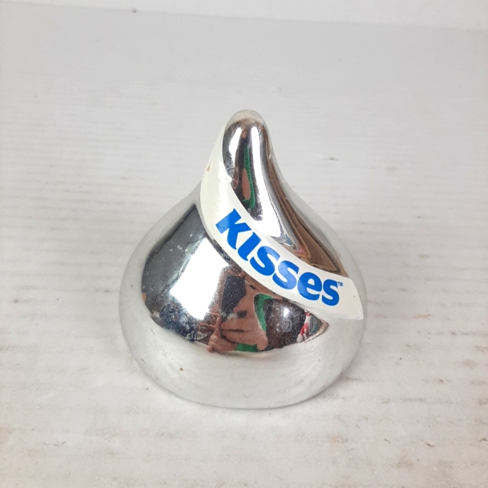 🔥 Kisses metallic coin bank by the Hershey's company
